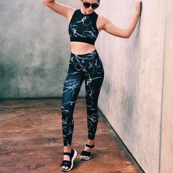 ALALA Printed Cropped Tank / Leggings Set - Picture 4 of 8